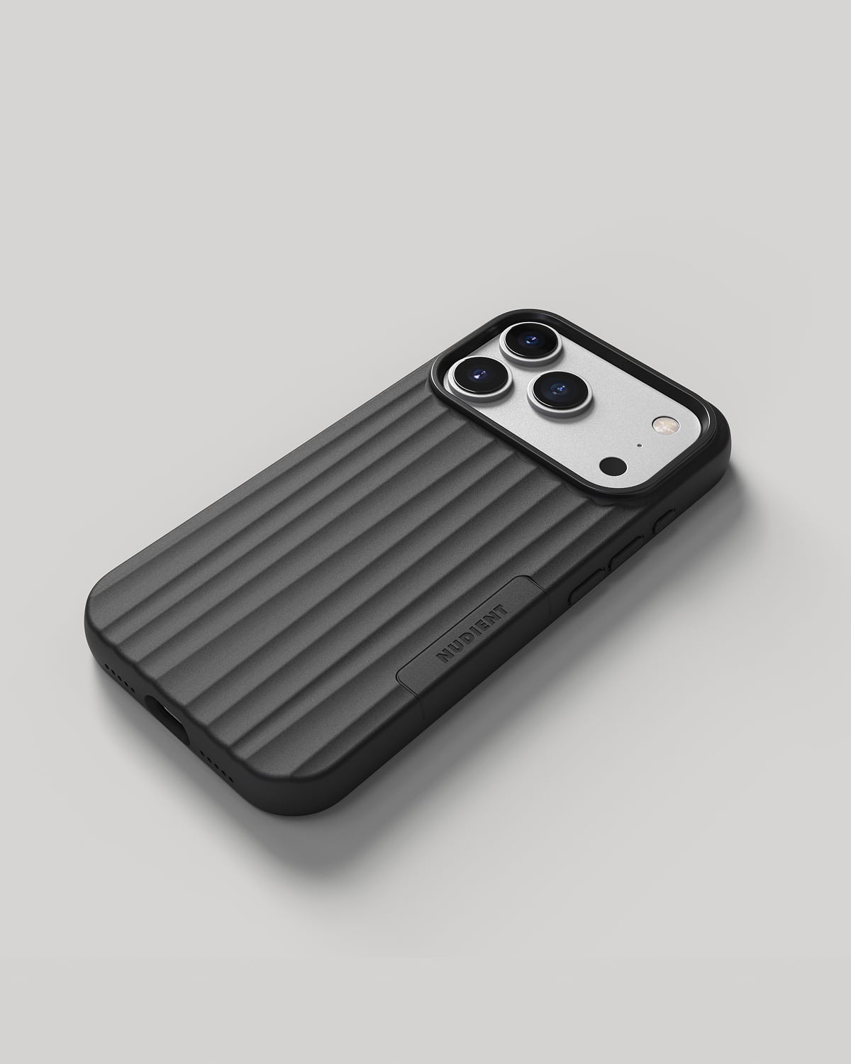 NUDIENT Bold Case iPhone17Pro チャコールブラック Bold Case MagSafe - Charcoal Black - iPhone 17 Pro – NUDIENT