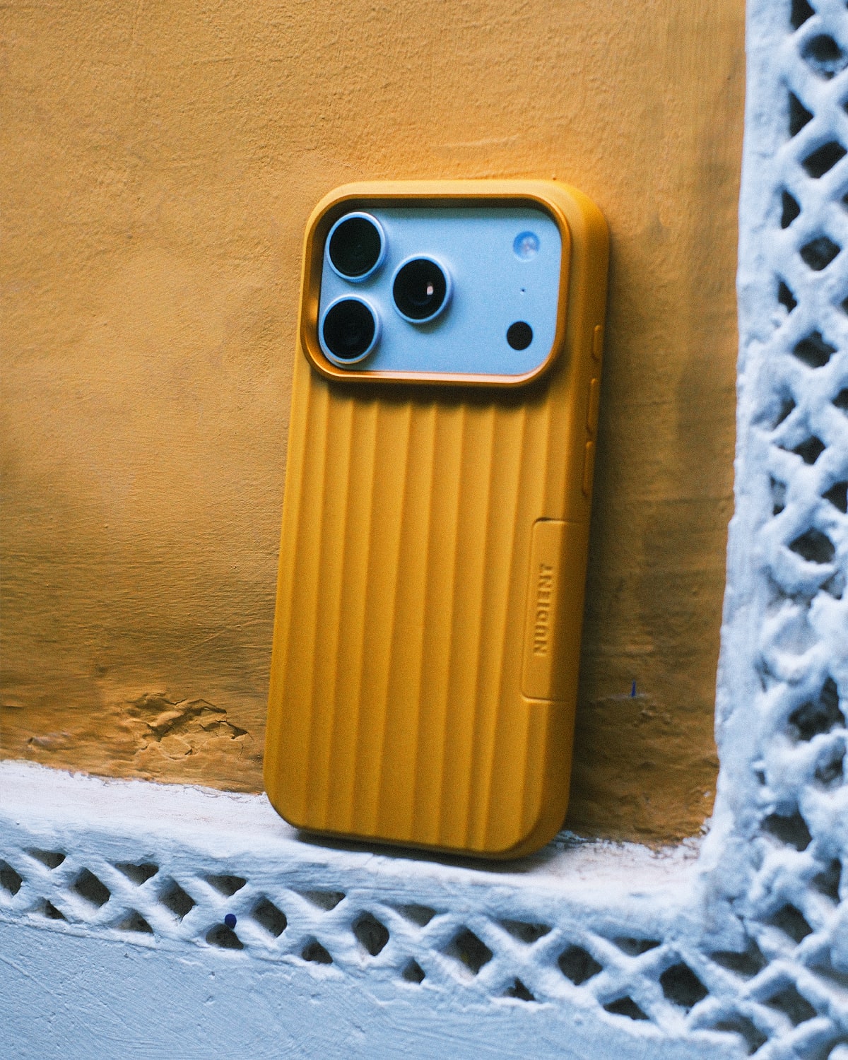 Bold Case MagSafe - Amber Yellow - iPhone 17 Pro Max – NUDIENT